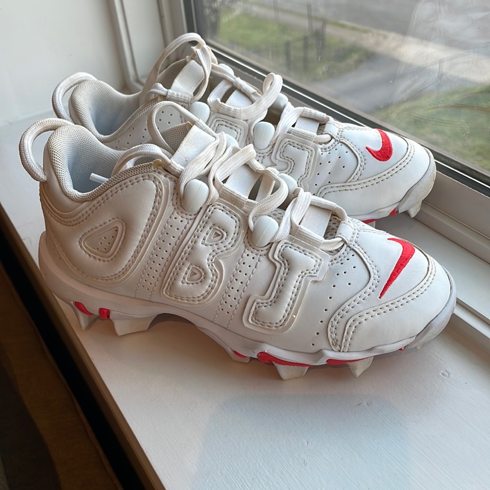 Nike Vapor Untouchable Shark 3 boys football cleats 
OBJ Uptempo White (GS)